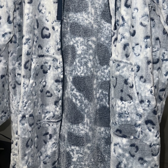 Soft robe - Picture 3 of 4